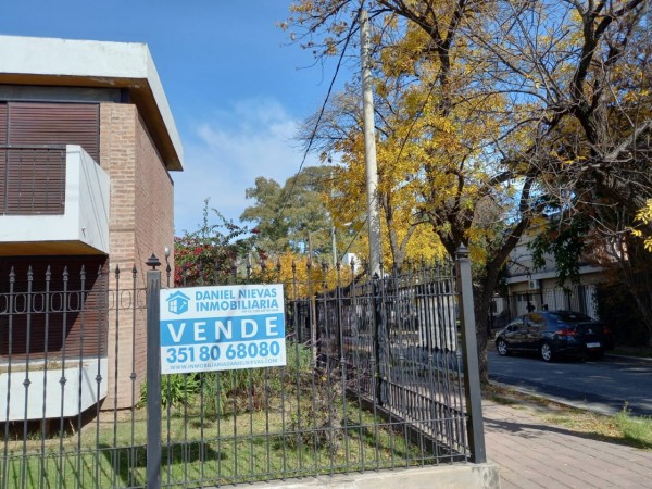 VENTA EXTRAORDINARIA CASA ESQUINA | PARQUE VELEZ SARSFIELD