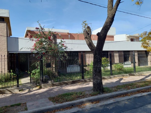 VENTA EXTRAORDINARIA CASA ESQUINA | PARQUE VELEZ SARSFIELD