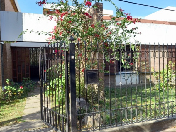 VENTA EXTRAORDINARIA CASA ESQUINA | PARQUE VELEZ SARSFIELD