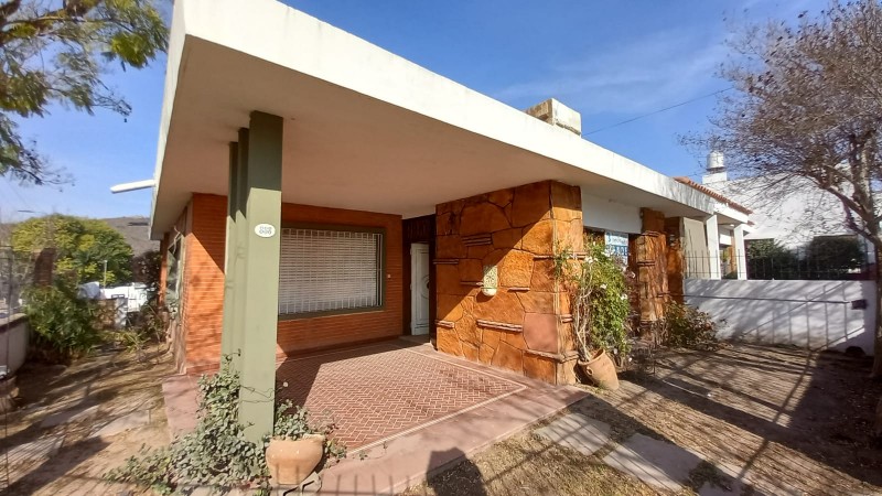 VENTA CASA 3 DORMITORIOS Y DEPTO DE SERVICIO | LA CALERA