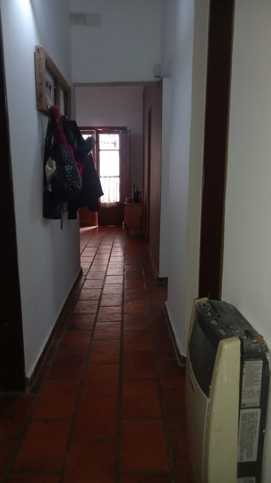 GRAN CASA 3 dormitorios con Patio y cochera Barrio Residencial Los Robles ¡Disponible desde abril!