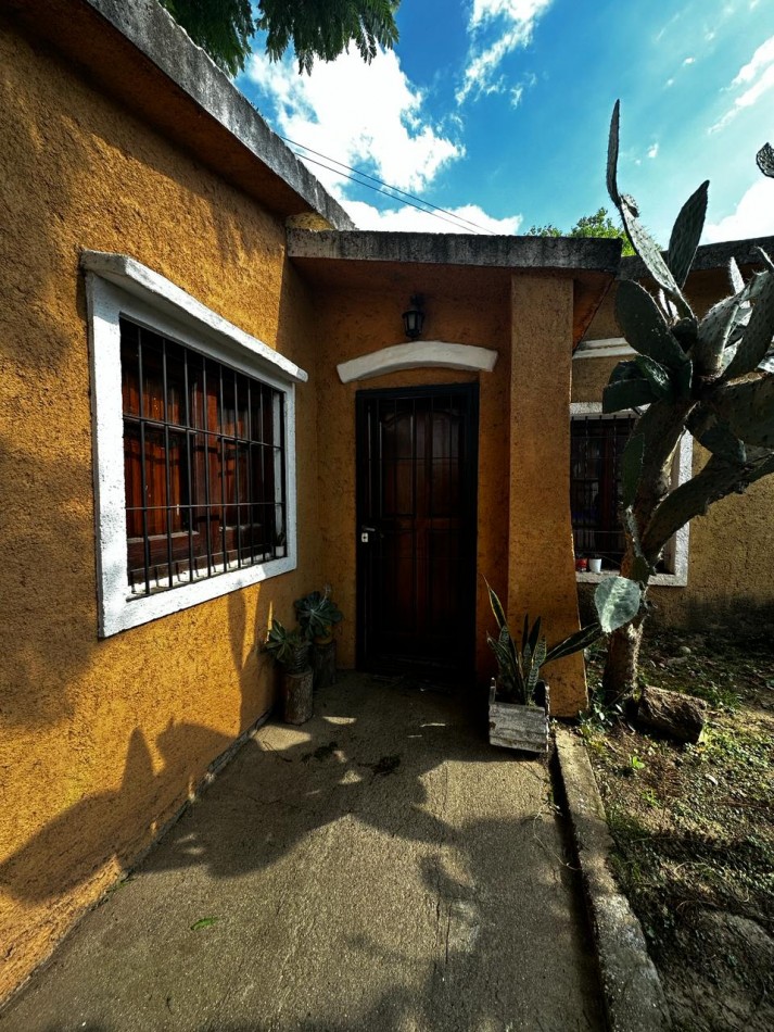 GRAN CASA 3 dormitorios con Patio y cochera Barrio Residencial Los Robles ¡Disponible desde abril!