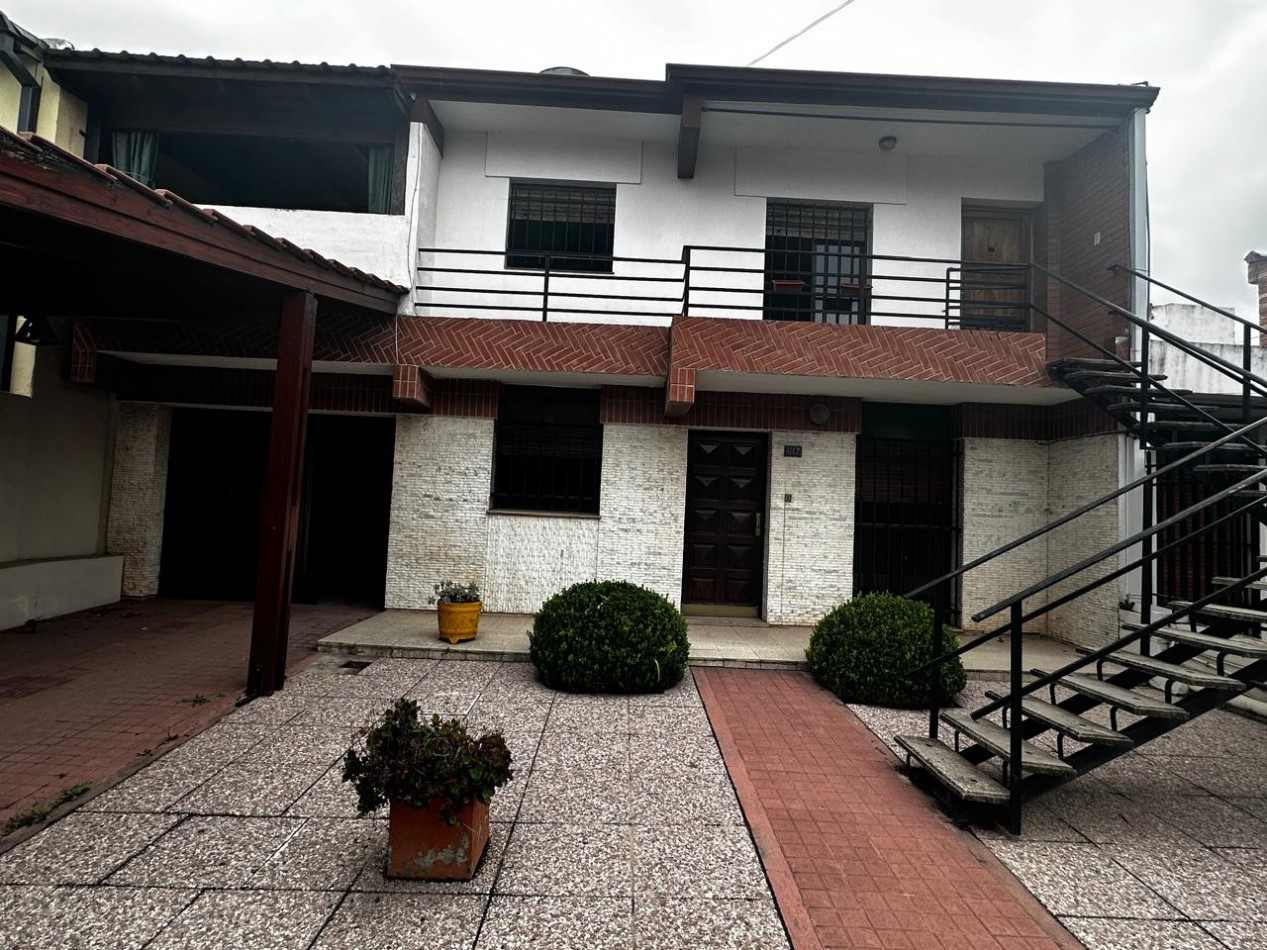 VENTA DOS CASAS EN UNA BARRIO LAS PALMAS, OPORTUNIDAD DE INVERSION!