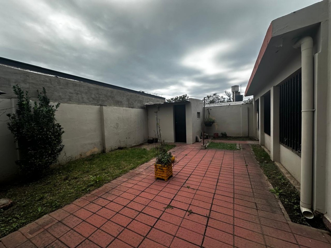 VENTA DOS CASAS EN UNA BARRIO LAS PALMAS, OPORTUNIDAD DE INVERSION!