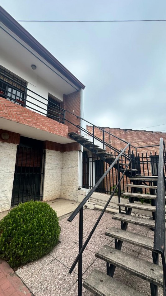 VENTA DOS CASAS EN UNA BARRIO LAS PALMAS, OPORTUNIDAD DE INVERSION!