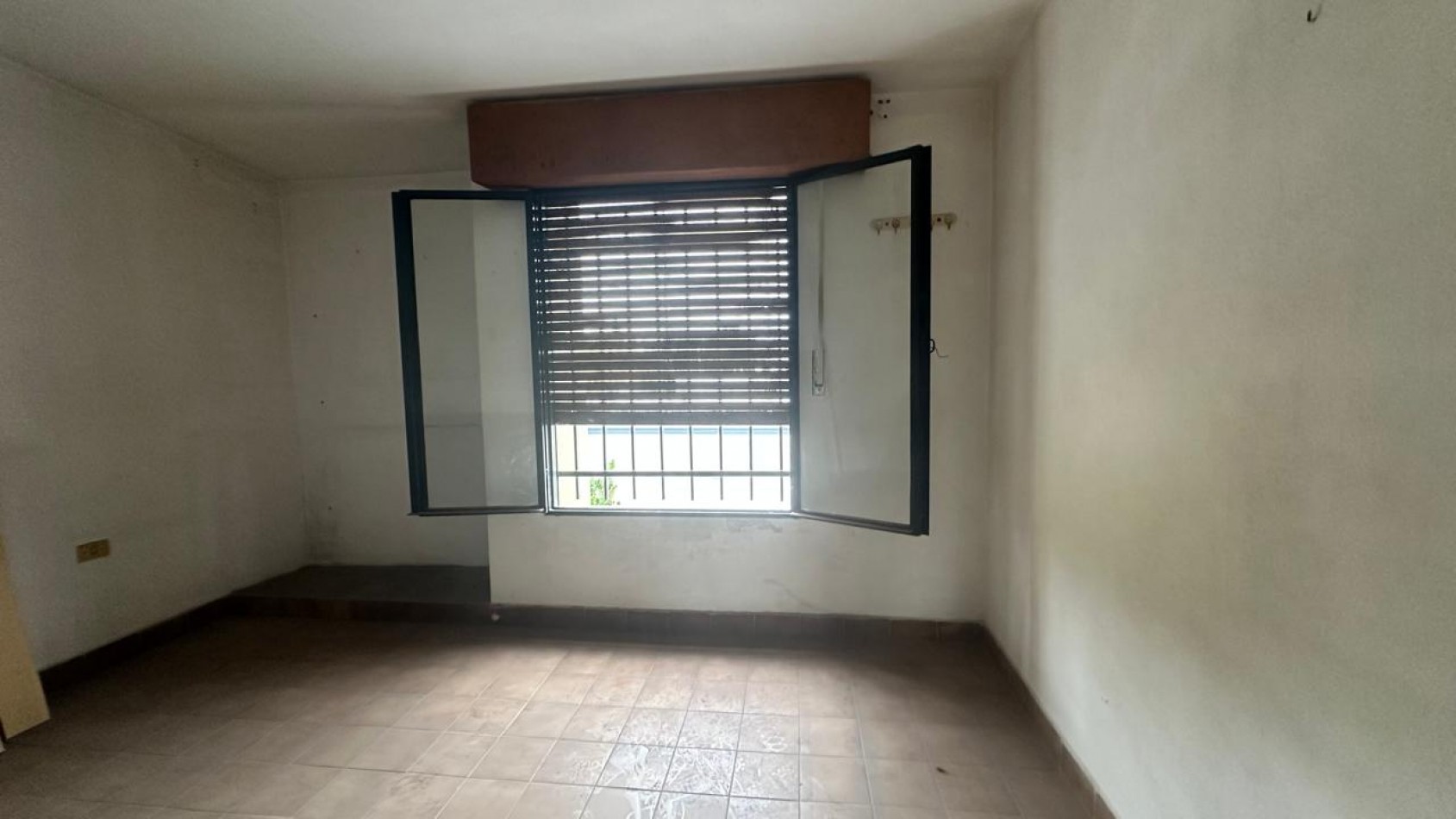 VENTA DOS CASAS EN UNA BARRIO LAS PALMAS, OPORTUNIDAD DE INVERSION!