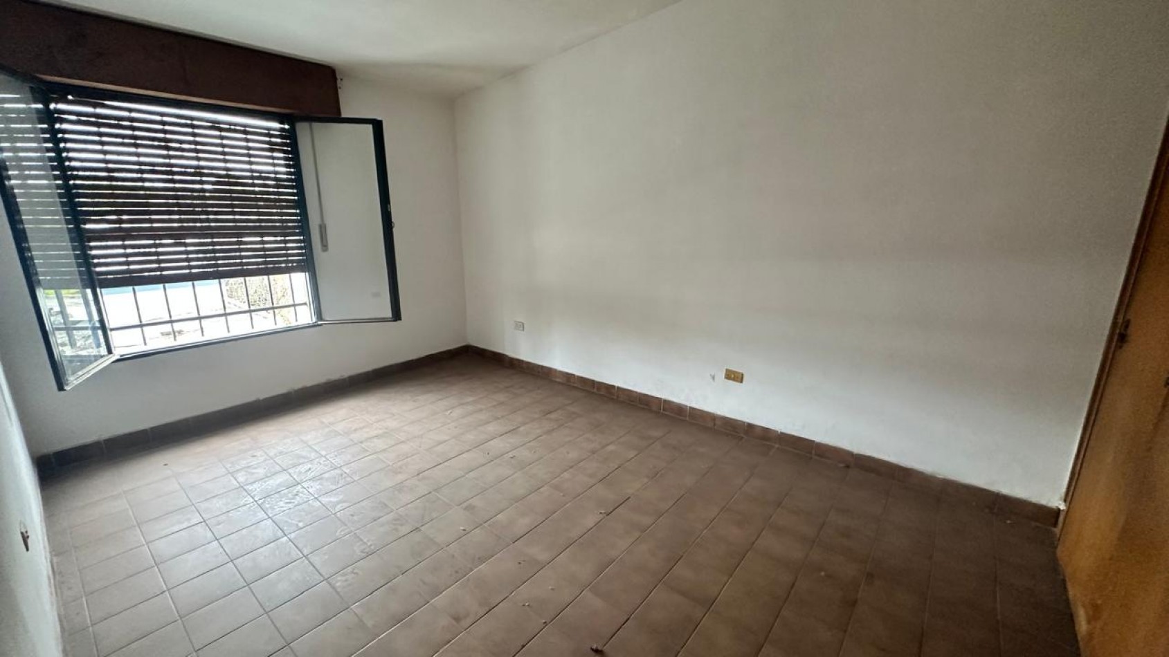 VENTA DOS CASAS EN UNA BARRIO LAS PALMAS, OPORTUNIDAD DE INVERSION!