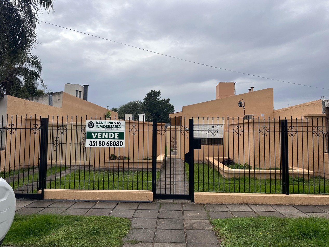 CASA DOS DORMITORIOS EN EL MARQUES DE SOBREMONTE APTA CREDITO CON PLANOS 