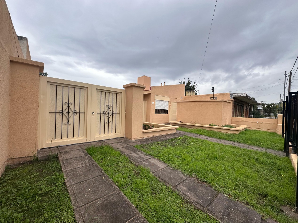 CASA DOS DORMITORIOS EN EL MARQUES DE SOBREMONTE APTA CREDITO CON PLANOS 
