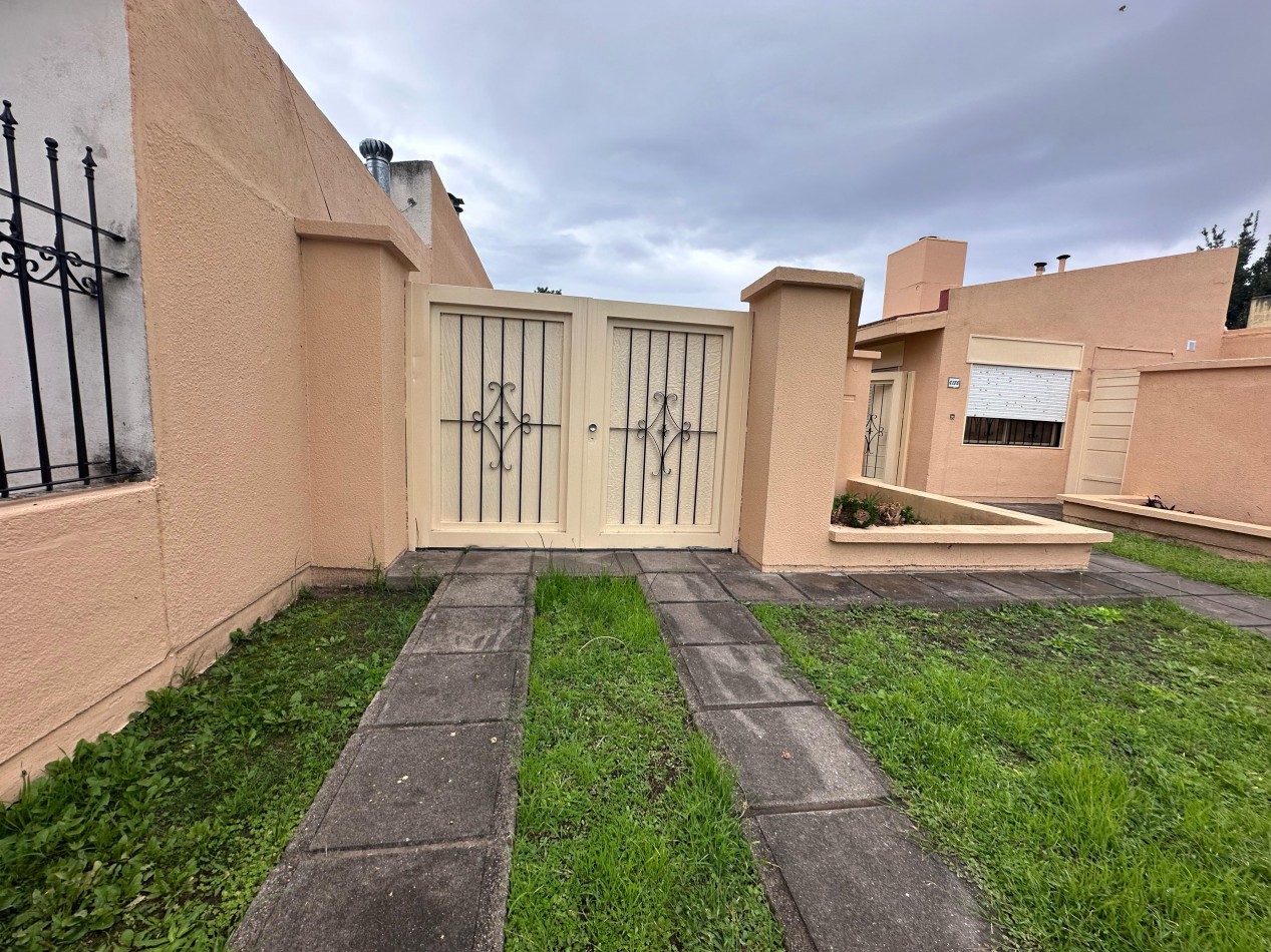 CASA DOS DORMITORIOS EN EL MARQUES DE SOBREMONTE APTA CREDITO CON PLANOS 