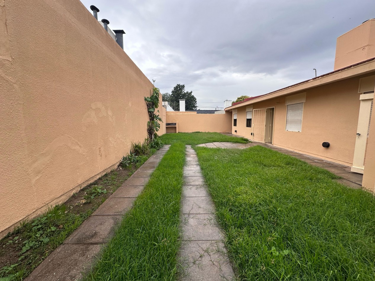 CASA DOS DORMITORIOS EN EL MARQUES DE SOBREMONTE APTA CREDITO CON PLANOS 