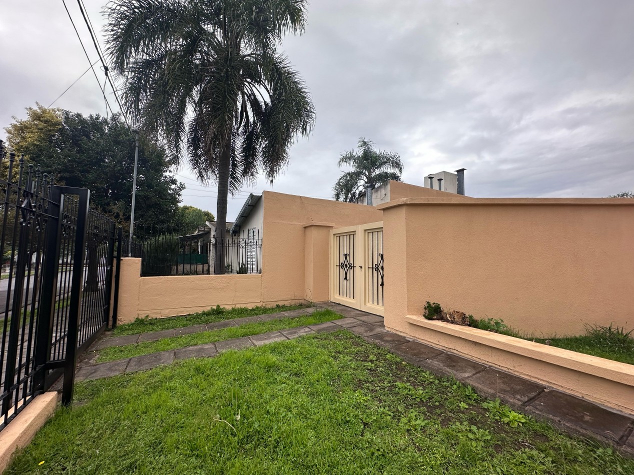 CASA DOS DORMITORIOS EN EL MARQUES DE SOBREMONTE APTA CREDITO CON PLANOS 