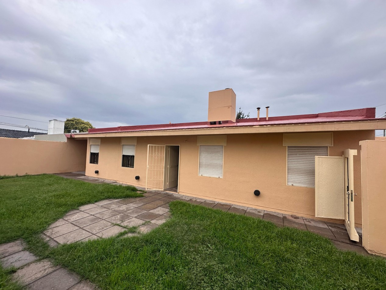 CASA DOS DORMITORIOS EN EL MARQUES DE SOBREMONTE APTA CREDITO CON PLANOS 