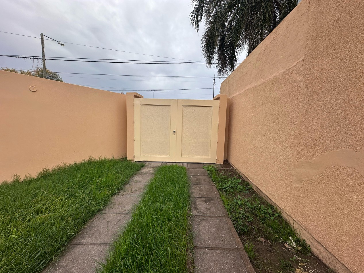 CASA DOS DORMITORIOS EN EL MARQUES DE SOBREMONTE APTA CREDITO CON PLANOS 