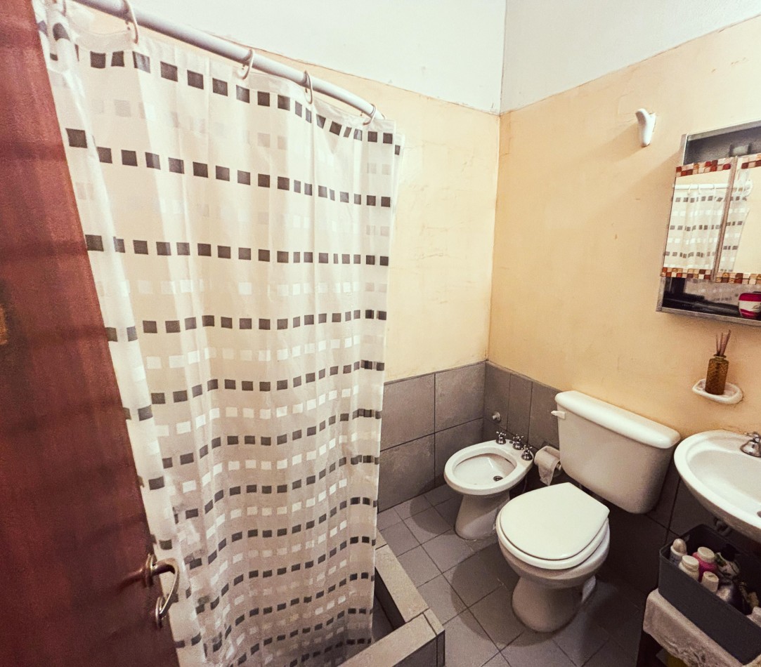 DUPLEX 3 DORMITORIOS BARRIO LAS PALMAS A MEDIA CUADRA DE AV DUARTE QUIROS