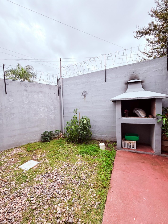 DUPLEX 3 DORMITORIOS BARRIO LAS PALMAS A MEDIA CUADRA DE AV DUARTE QUIROS