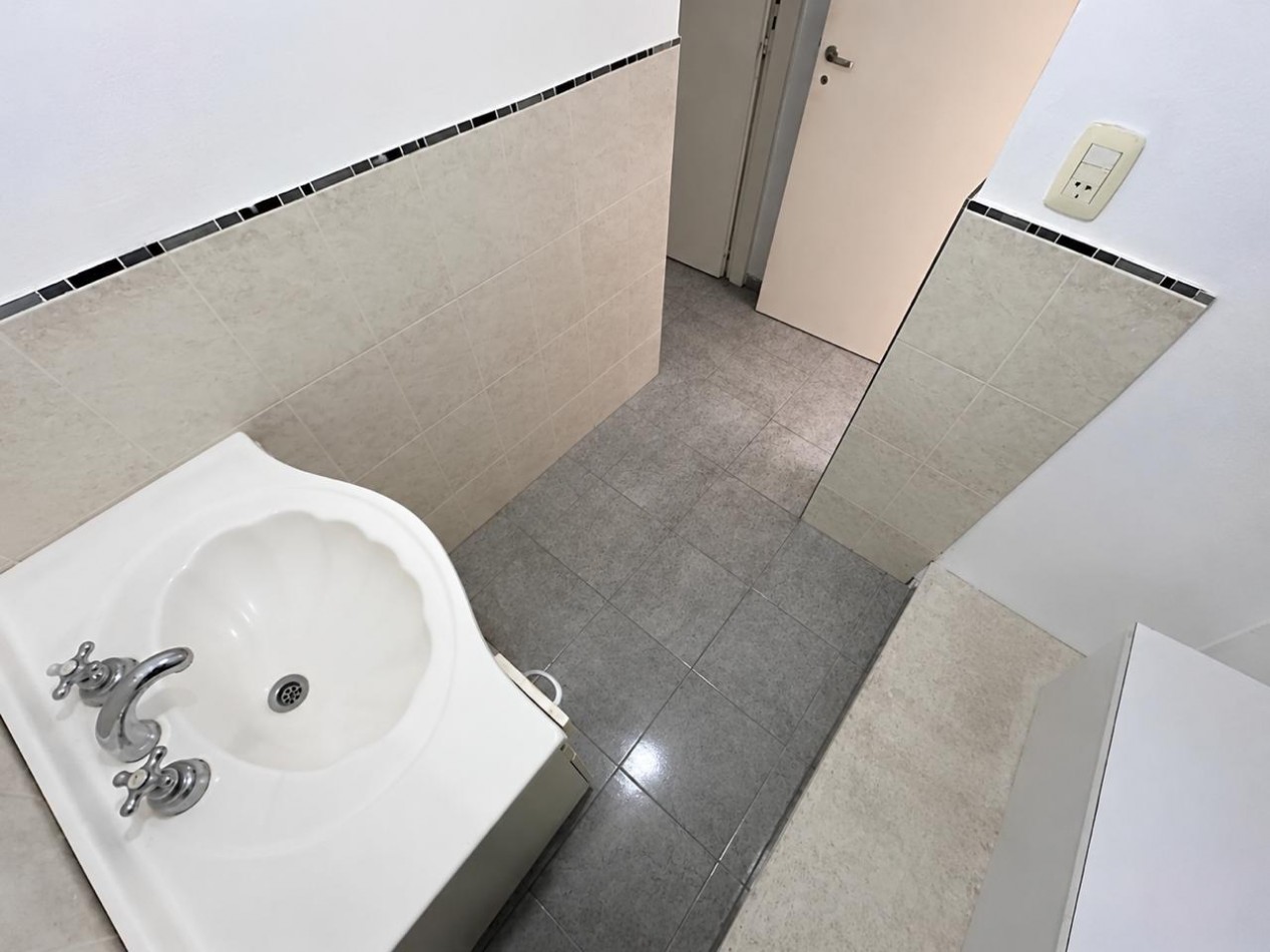 VENTA CASA 5 DORMITORIOS B° CHATEAU CARRERAS
