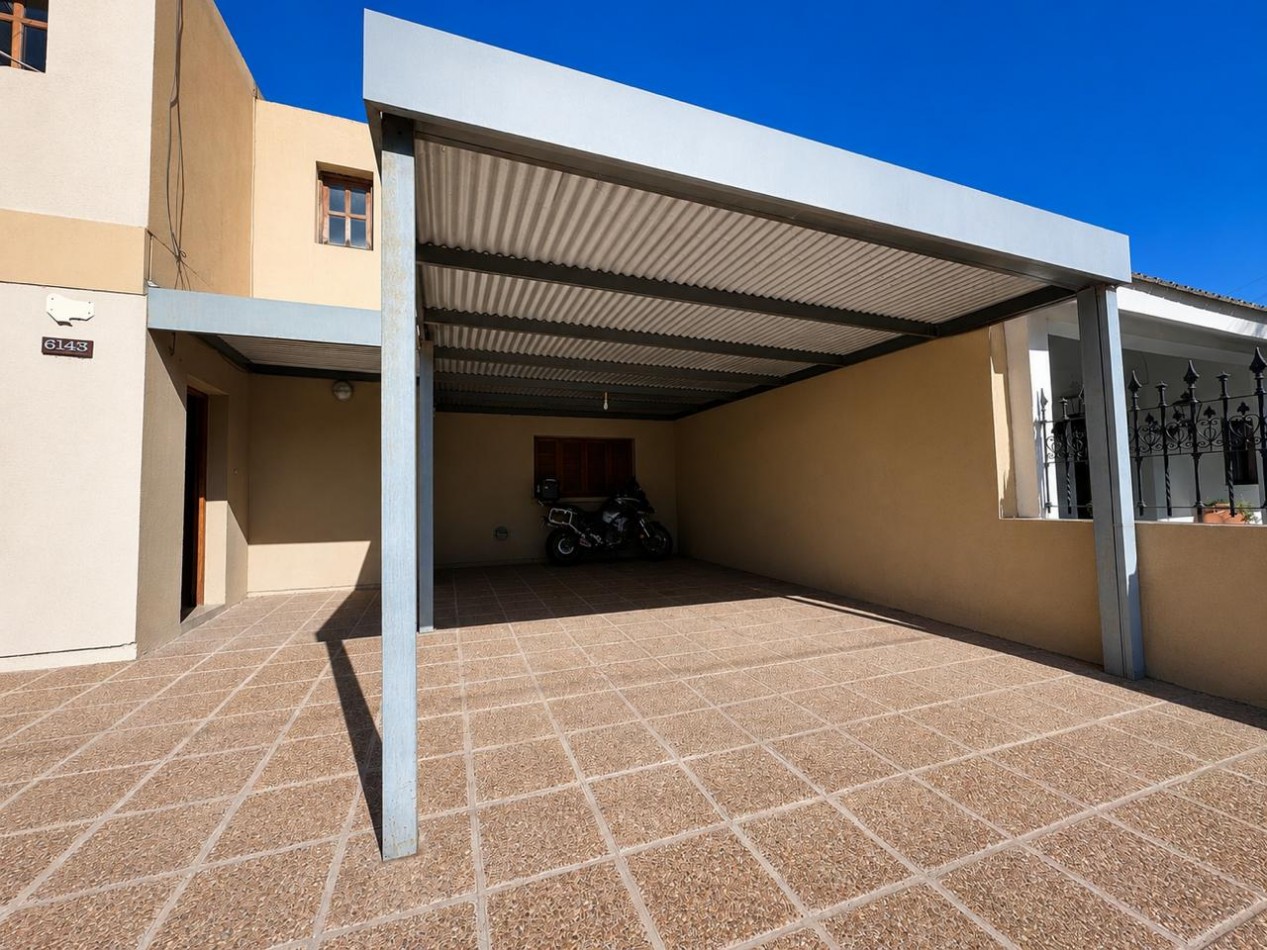 VENTA CASA 5 DORMITORIOS B° CHATEAU CARRERAS