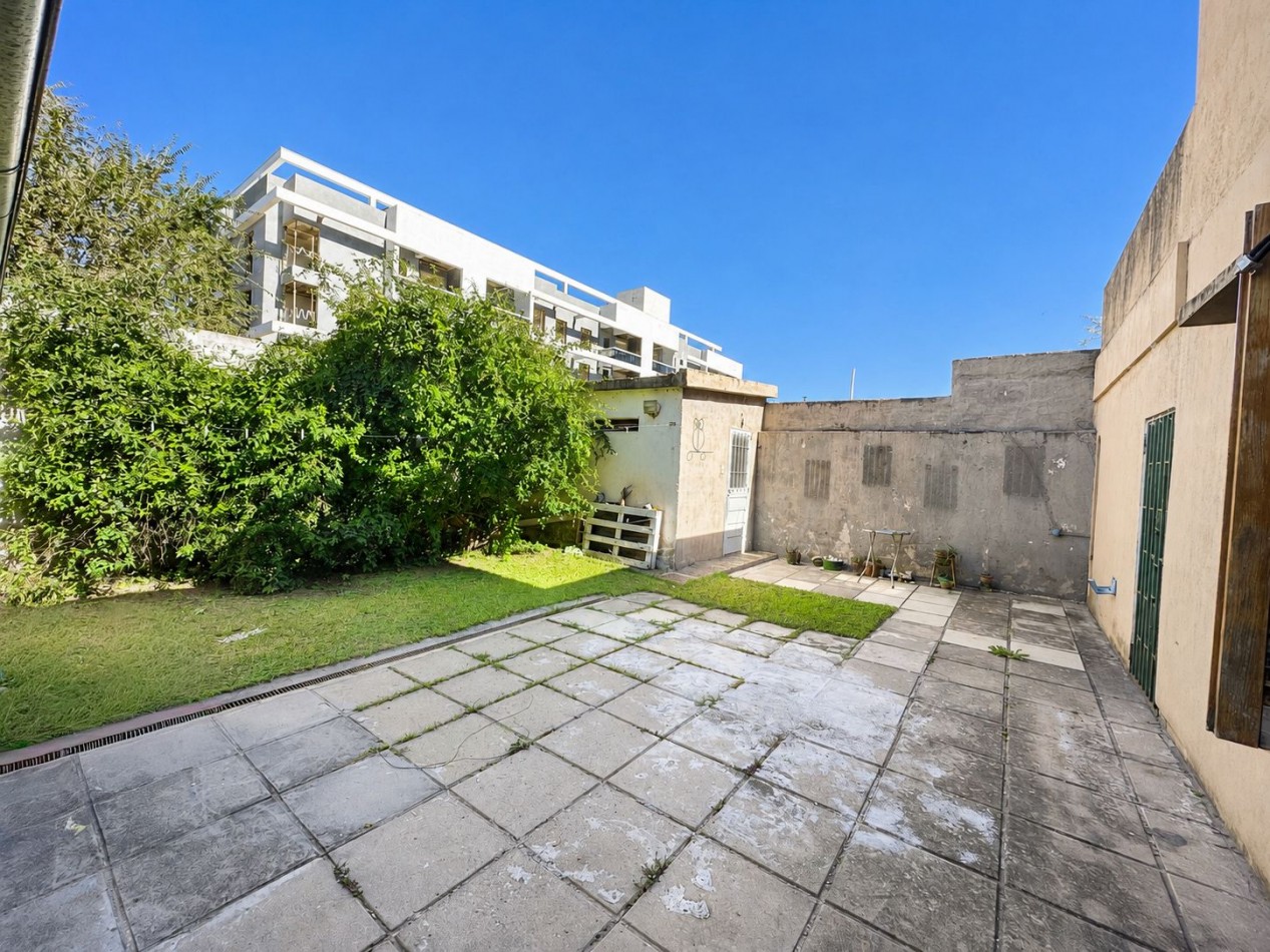 VENTA CASA 5 DORMITORIOS B° CHATEAU CARRERAS