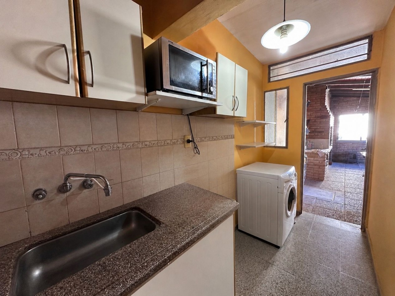 VENTA CASA 5 DORMITORIOS B° CHATEAU CARRERAS
