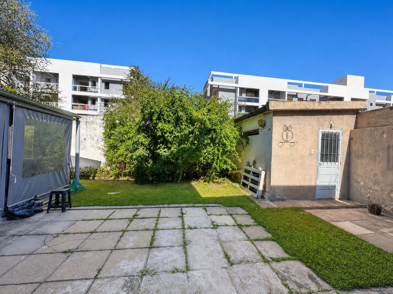 VENTA CASA 5 DORMITORIOS B° CHATEAU CARRERAS