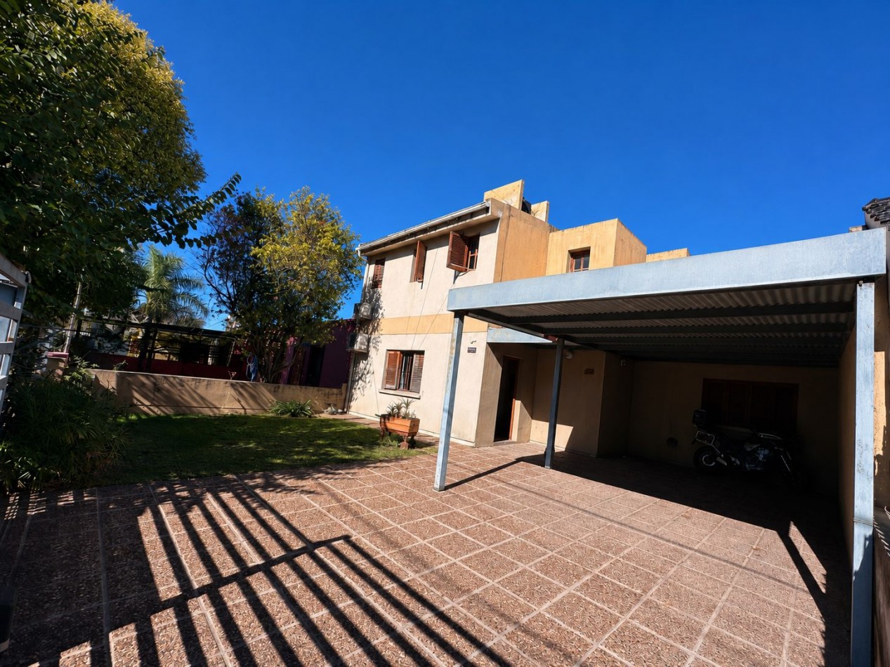 VENTA CASA 5 DORMITORIOS B° CHATEAU CARRERAS