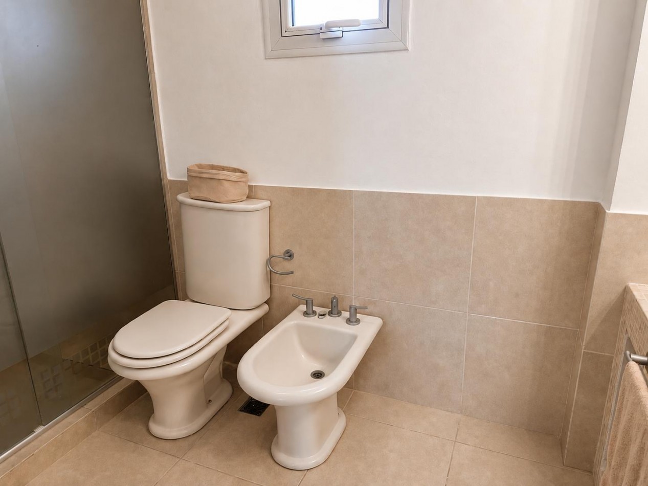 CASA EN VENTA 3 DORMITORIOS CON PILETA / JUAREZ CELMAN