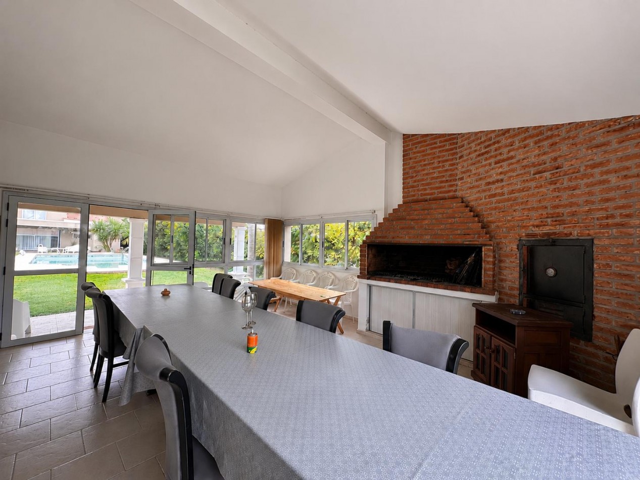 CASA EN VENTA 3 DORMITORIOS CON PILETA / JUAREZ CELMAN