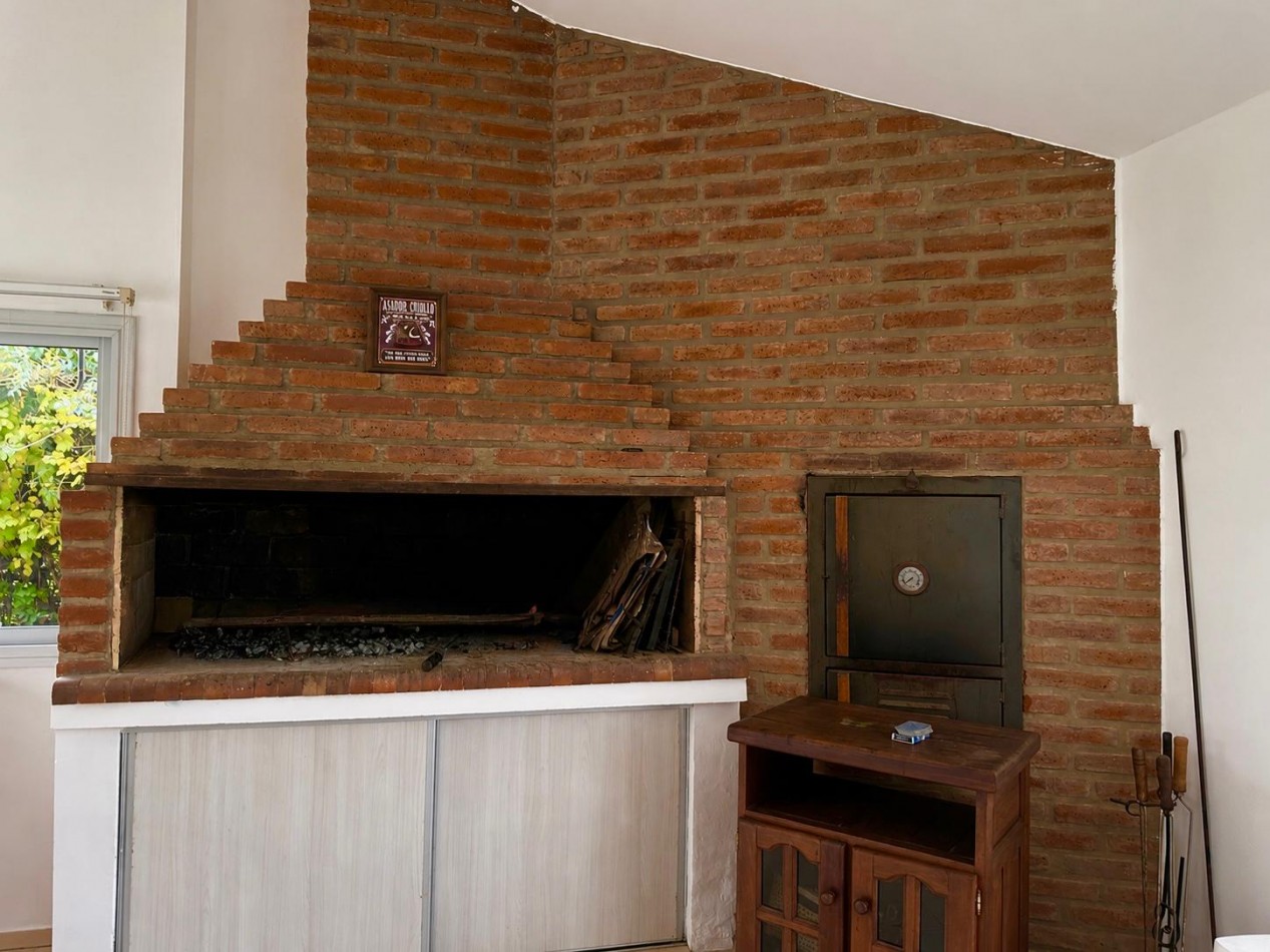 CASA EN VENTA 3 DORMITORIOS CON PILETA / JUAREZ CELMAN