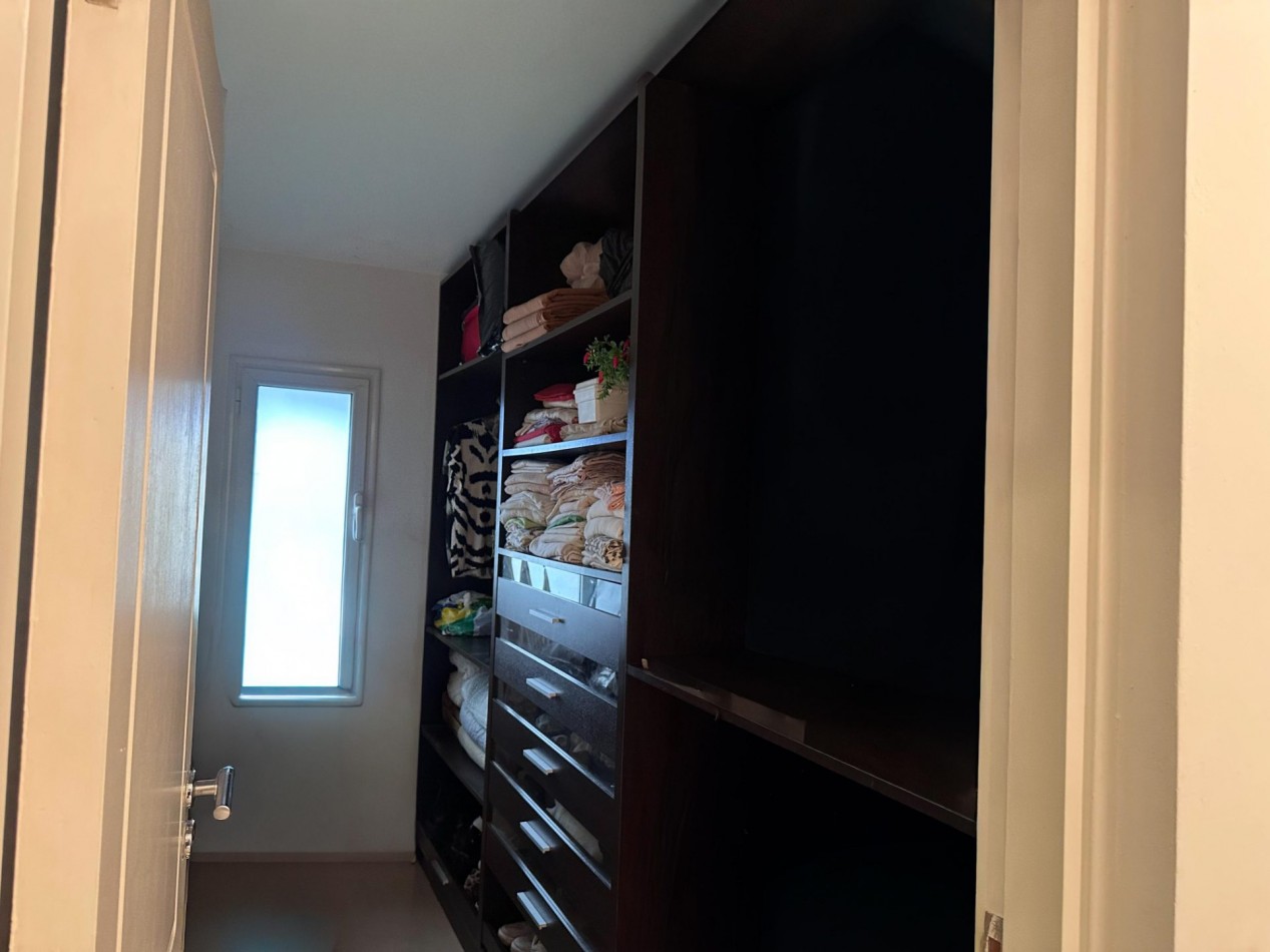 CASA EN VENTA 3 DORMITORIOS CON PILETA / JUAREZ CELMAN