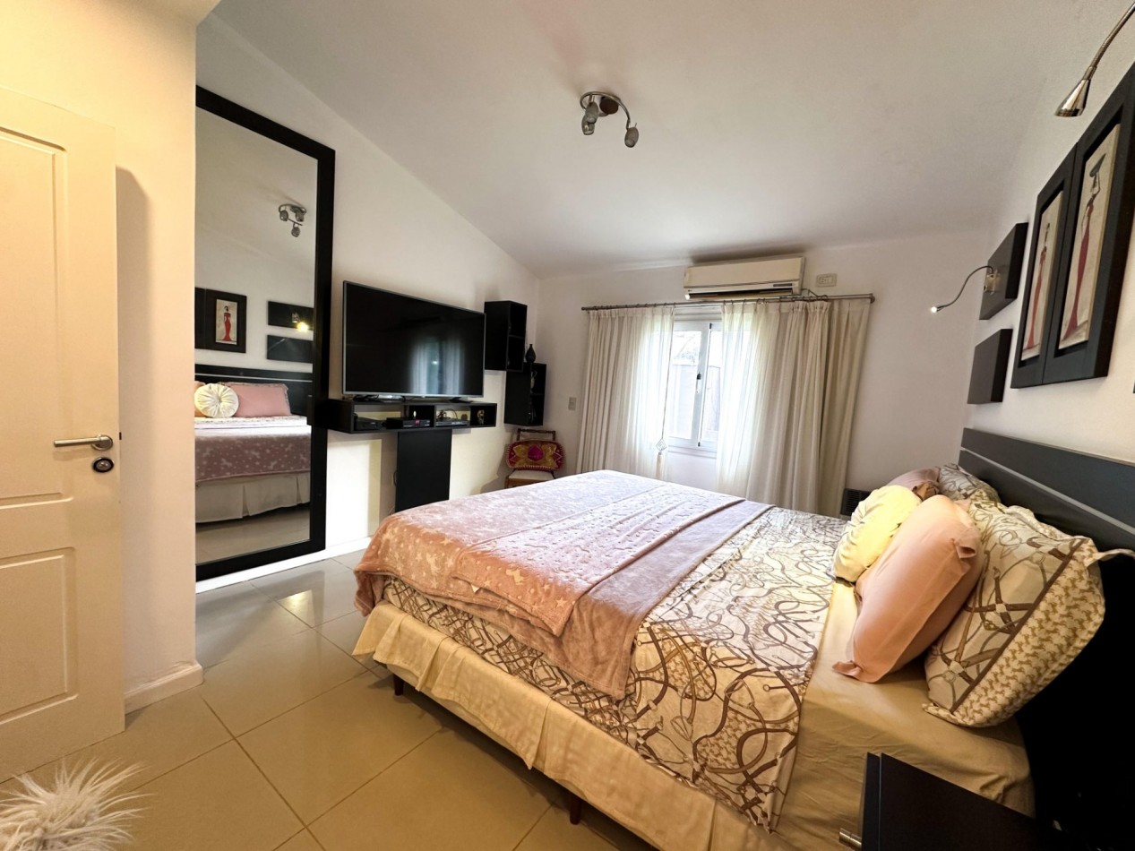 CASA EN VENTA 3 DORMITORIOS CON PILETA / JUAREZ CELMAN