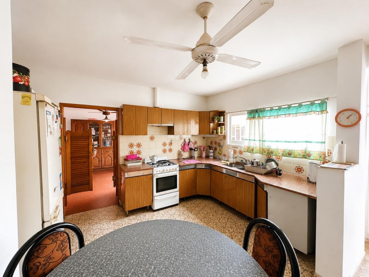 Venta casa esquina 4 dormitorios Barrio Las Palmas