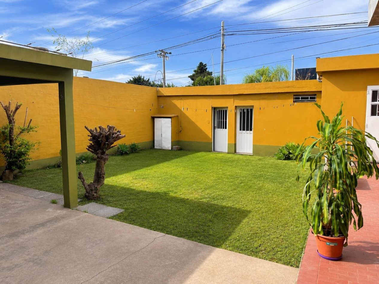 Venta casa esquina 4 dormitorios Barrio Las Palmas
