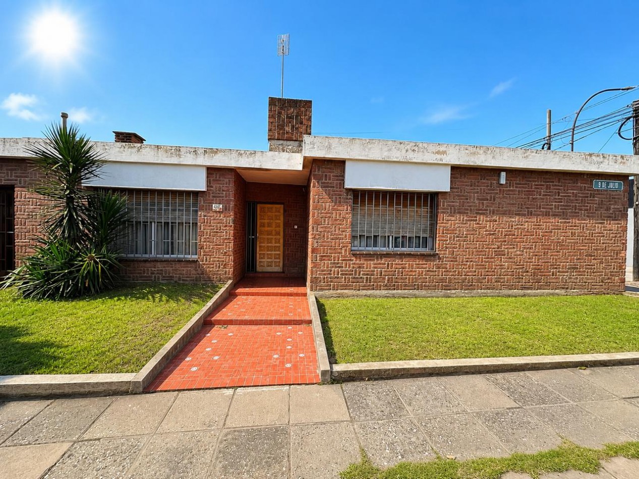 Venta casa esquina 4 dormitorios Barrio Las Palmas