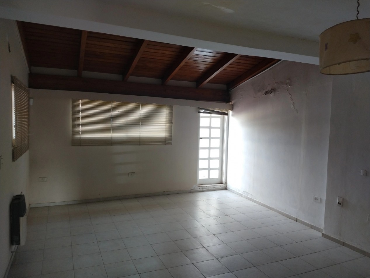 VENTA CASA 2 DORMITORIOS - B° GUEMES