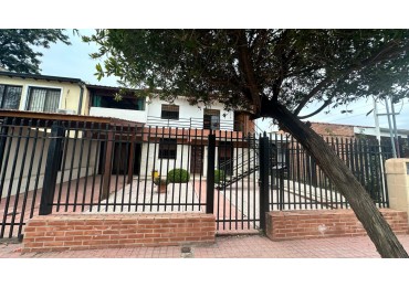 VENTA DOS CASAS EN UNA BARRIO LAS PALMAS, OPORTUNIDAD DE INVERSION!